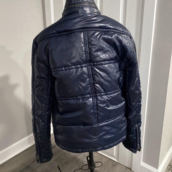 Navy blue excellent condition puffer coat. Size large - Picture 3 of 4